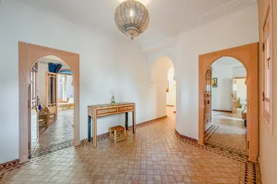 a hallway with a table in the middle of a room at Villa Chahrazad - 8prs - Piscine - Wifi in Marrakech