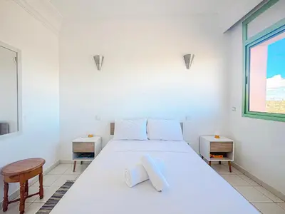 a bedroom with a large white bed with towels on it at Séjour Élégant et raffiné à Hivernage 2 ch & parking privé in Marrakech