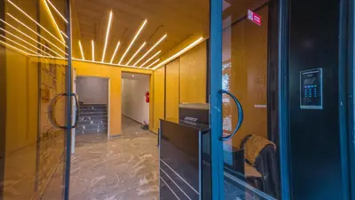 a hallway with a room with yellow walls at MOZAIC26 I Terrasse & Piscine couverte I Hivernage in Marrakech