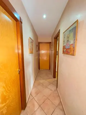 a hallway with a door and a tile floor at Appartement avec piscine Vue colline à Gueliz in Marrakech