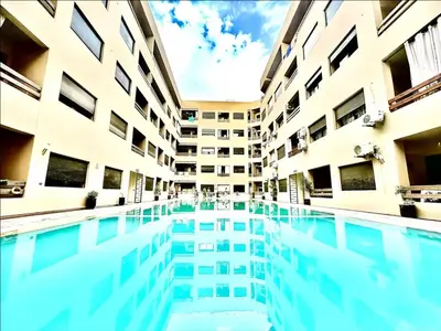 an empty swimming pool in an apartment building at Le Loft Chic Hivernage Piscine & Parking Privé in Marrakech