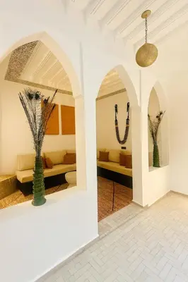 a living room with a couch and two vases at Riad chic Suite élégante au coeur de Marrakech in Marrakech