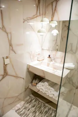 a bathroom with a sink and a mirror at Grand appartement Guéliz in Marrakech
