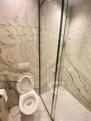 a bathroom with a toilet and a glass shower at Chic & Confort à Marrakech in Marrakech