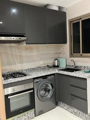 a kitchen with a washer and a washing machine at Appartement coup de coeur in Marrakech