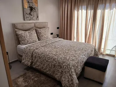 a bedroom with a large bed and a window at Appartement Cozy Hivernage in Marrakech