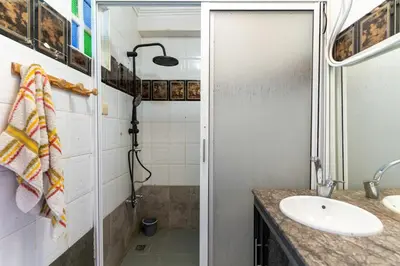 a bathroom with a sink and a shower at Lely appartement 2min de là garé in Marrakech