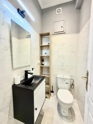 a bathroom with a black sink and a toilet at Luxe et calme en plein centre de Marrakech in Marrakech