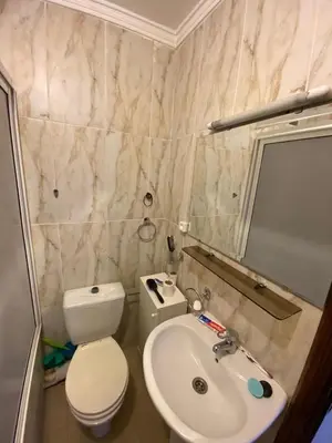 a small bathroom with a toilet and a sink at اقامة كنزي مراكش كليز in Marrakech