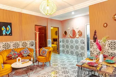 a living room with a yellow couch and a table at Appartement traditionnel au médina in Marrakech