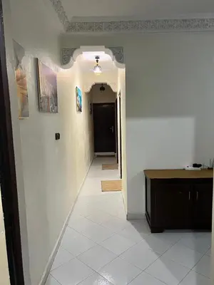 a hallway with a hallway leading to a room at Bel Appart 2 chambres à 10 min à pied de RAK in Marrakech