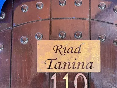 a sign on a wooden door that reads raid haunted at Calm & Authentic in Marrakesh in Marrakech