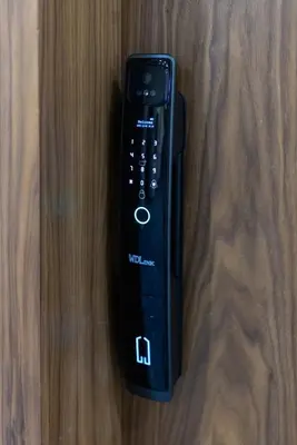 a remote control sitting on top of a wooden table at grand studio hypercentre de marrakech et proche gare in Marrakech