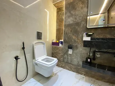 a bathroom with a toilet and a shower at Appartement neuf et équipé, proche de commodités in Marrakech