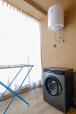 a washing machine in a room with a lamp at Appartement vacances famille Marrakech in Marrakech