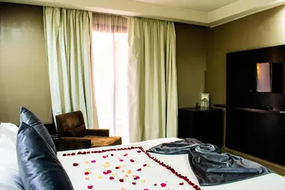 a hotel room with a bed and a window at Chambre double Standard in Marrakech