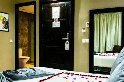 a room with a door with a bed and a mirror at Chambre double Standard in Marrakech