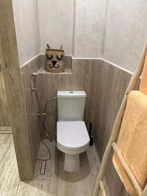 a small bathroom with a toilet in a shower at Hébergement Moderne avec Esprit Riad a l'Hivernage in Marrakech
