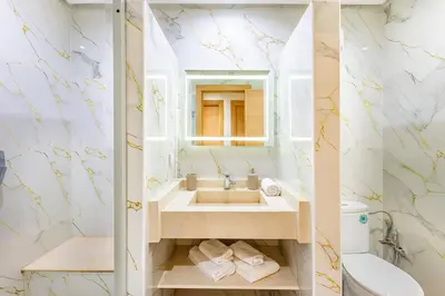 a bathroom with a sink and a mirror at Appartement spacieux 83 m carré Wi Fi Marrakech in Marrakech