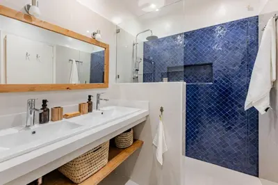 a bathroom with a sink and a shower at 3 chambres lumineux au centre de Marrakech in Marrakech