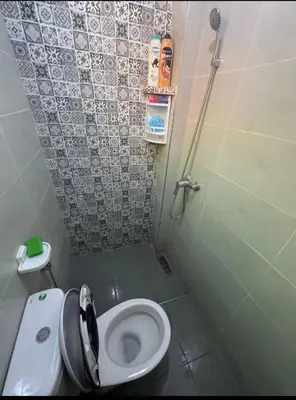 a small bathroom with a toilet and a shower at Appartement near to big square in Marrakech