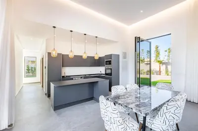 a kitchen and dining room with a glass table and chairs at Villa Prestige Privée avec Vue Splendide in Marrakech
