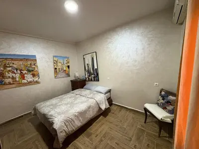 a bedroom with a bed and a chair at Appartement plein centre marrakech p in Marrakech
