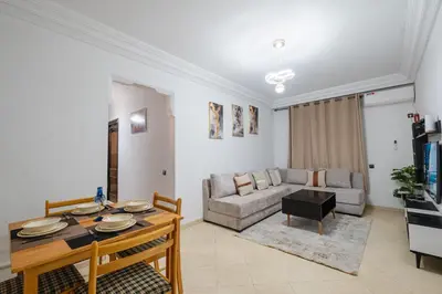 a living room with a couch and a table at Appartement 2 chambres avec terrasse ensoleillée in Marrakech