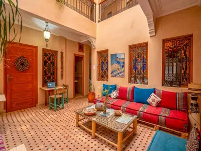 a living room with a couch and a table at Riad Majdoulina chez JIJI in Marrakech