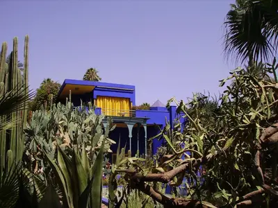 a blue house with plants in front of it at Appart avec vue Jardin/Majorelle in Marrakech