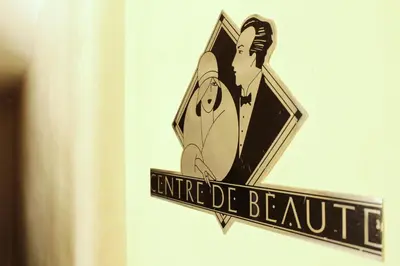 a sign that reads entrance de beartigue on a wall at Villa Makassar in Marrakech