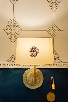 a lamp on a table in a room at La Maison Arabe Hotel, Spa & Cooking Workshops in Marrakech