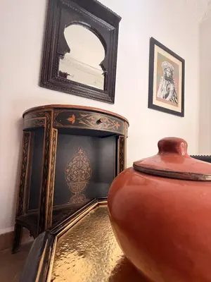 a room with a vase and a mirror on the wall at Riad Djemanna in Marrakech
