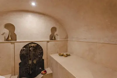 a room with a niche with a table and some vases at Riad M17 - Hammam & Spa in Marrakech