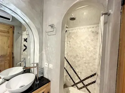 a bathroom with two sinks and a shower at Riad Le Twenty 6 in Marrakech