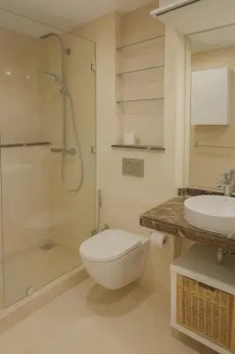 a bathroom with a shower and a toilet and a sink at Apt standing 80m2, 2 chambres, terrasse, piscine in Marrakech