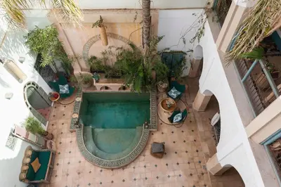 an overhead view of a swimming pool in a building with plants at Riad La Clé de la Medina, location en exclusivité de tout le riad in Marrakech