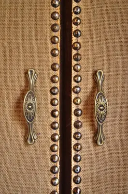 two spoons and a zipper on a cloth with buttons at Riad Mazarin des gourmets in Marrakech