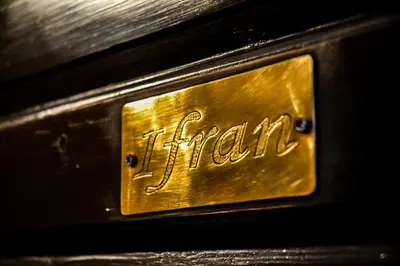 a gold plate with the word talent written on it at Riad La Kahana in Marrakech