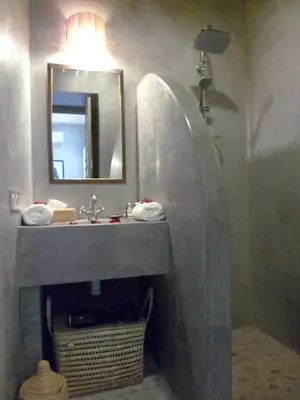 a bathroom with a sink and a mirror at Riad et Spa Misria Les Oliviers in Marrakech