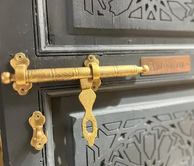 a gold doorhandle on a door with a sign on it at Riad Algora en exclusivité 13 P au cœur de la Médina in Marrakech