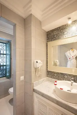 a bathroom with a sink and a mirror at Riad les remparts de la kasbah in Marrakech