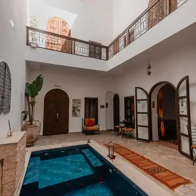 Riad white flowers