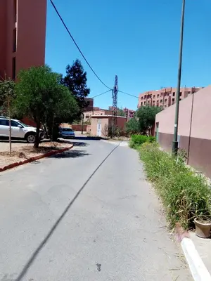 an empty street in a city with a building at MAISON de VACANCES in Marrakech