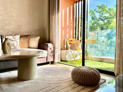 a living room with a couch and a table at Magnifique appartement Résidence DOMAINE DE NORIA in Marrakech