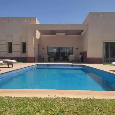 Villa isolée 4 façades avec piscine