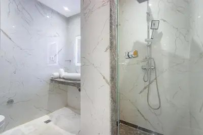 a bathroom with a shower and a toilet at Relax, Modern, Centre Gueliz in Marrakech