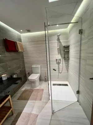a bathroom with a glass shower and a toilet at Appartement 2 chambres salon a cote centre de Gueliz 12 in Marrakech