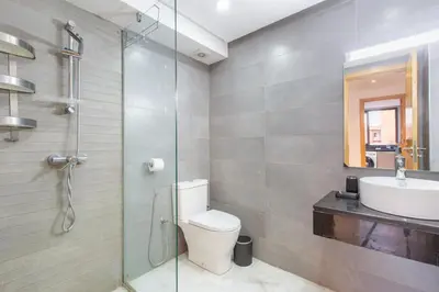 a bathroom with a toilet and a sink and a shower at New! Appartemant au millieu de guéliz in Marrakech