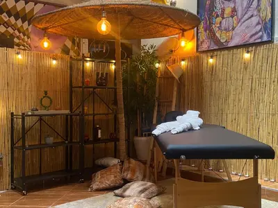 a room with a table with towels on top of it at Riad Paradise privatisé au cœur des souks in Marrakech
